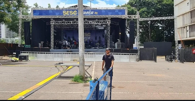 Tablado de madeira para palco aluguel